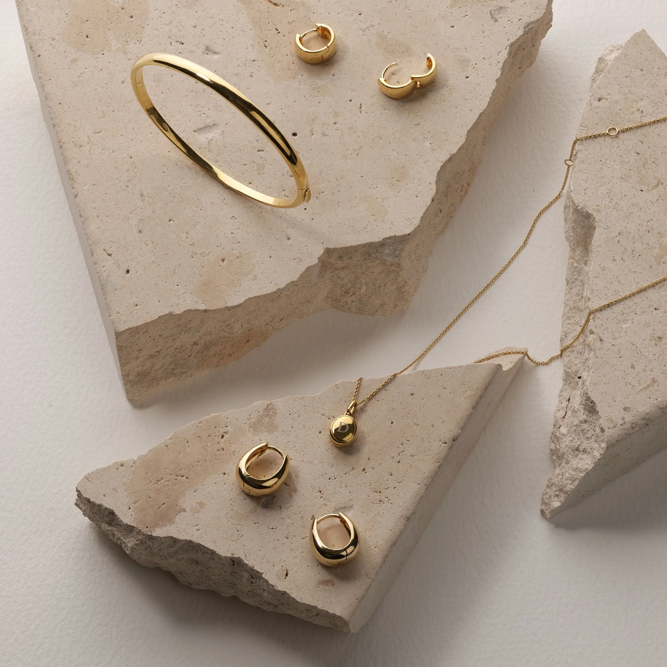 Engravable Oval Mini Locket Necklace in Gold