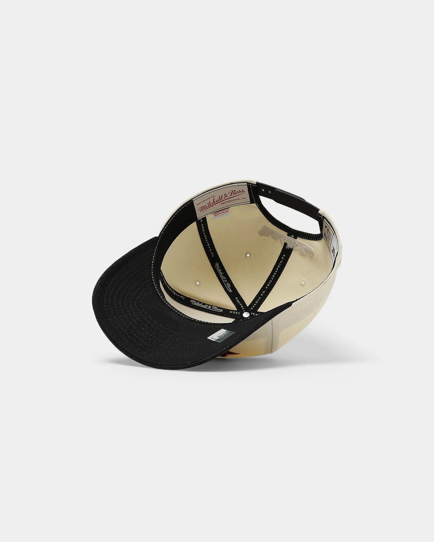 Mitchell & Ness Philadelphia 76ers Pro Crown Snapback Off White/Black