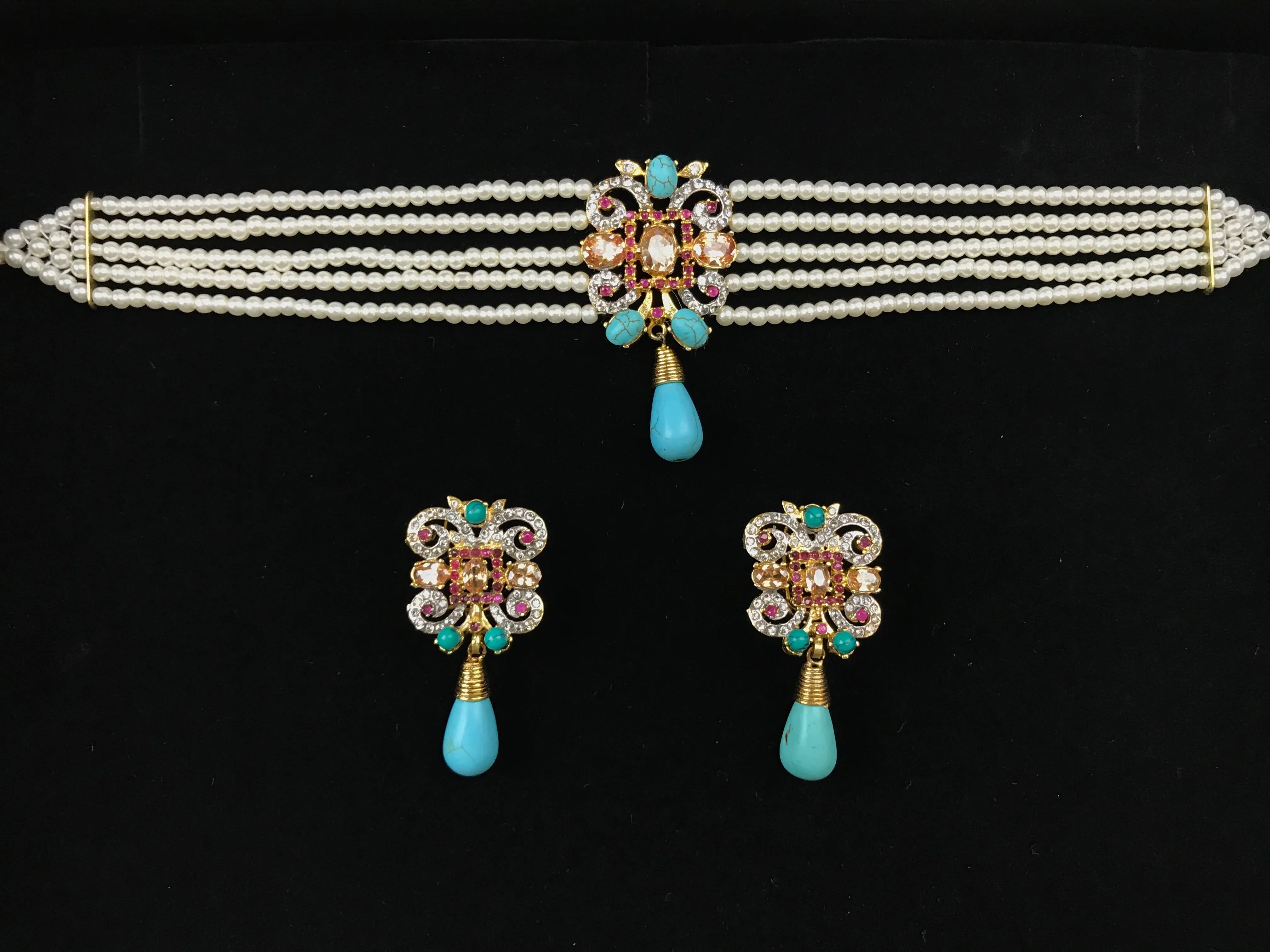Nadia pearl choker