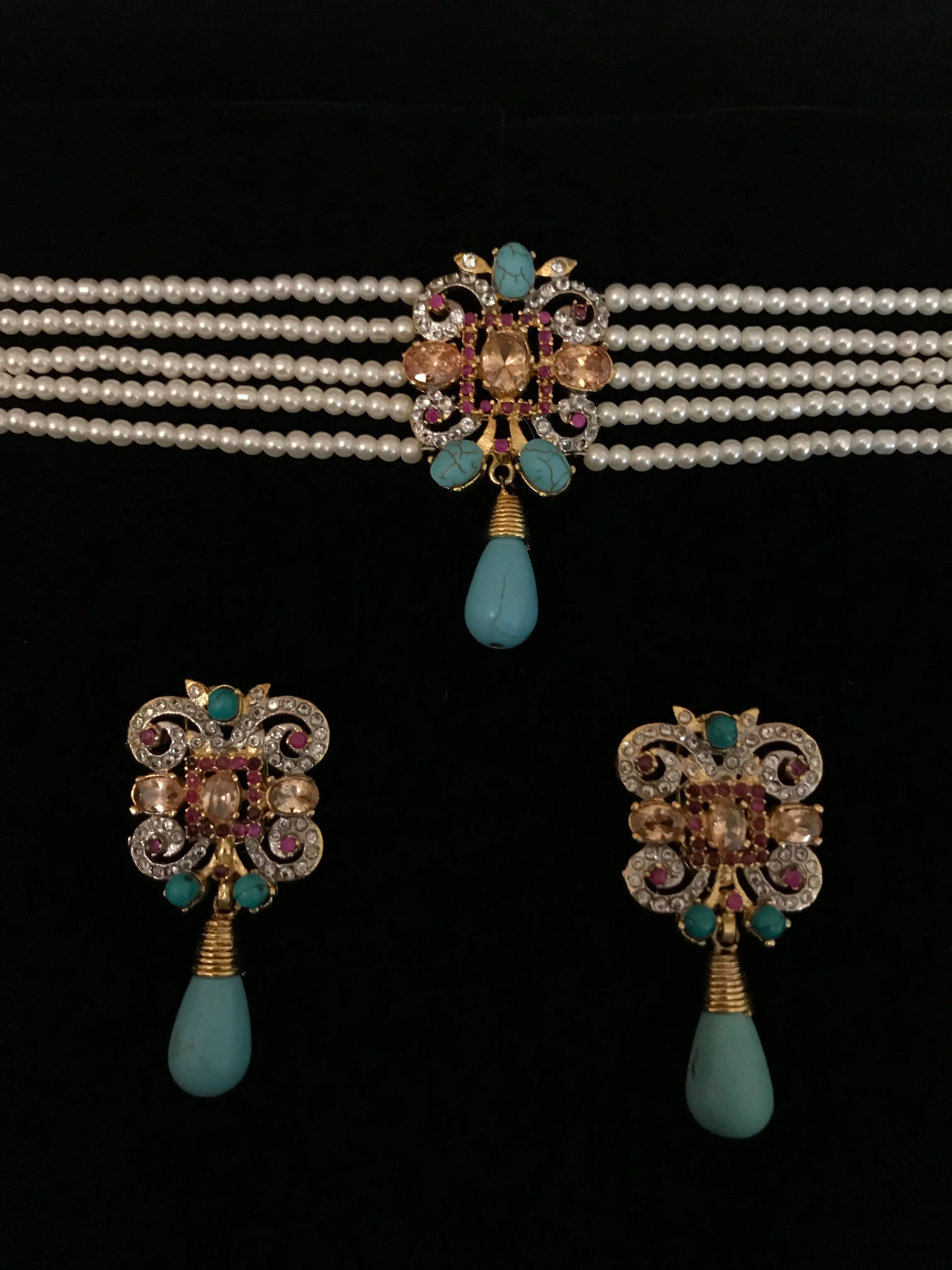Nadia pearl choker