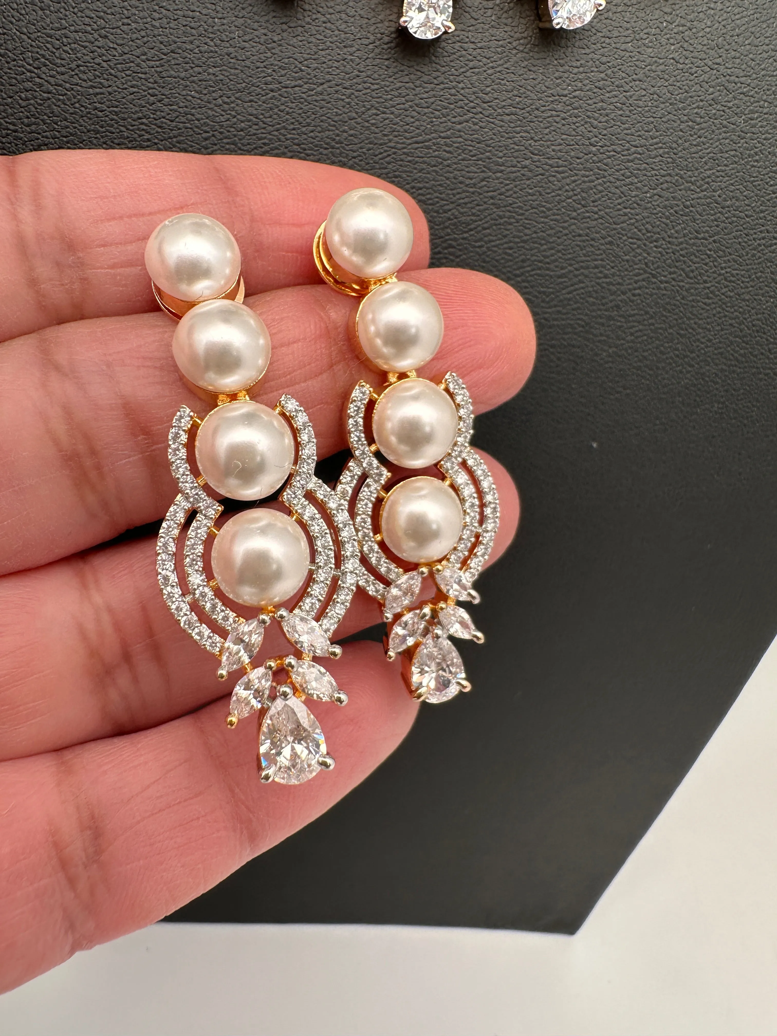 Neckline Gold Shell Pearl Necklace