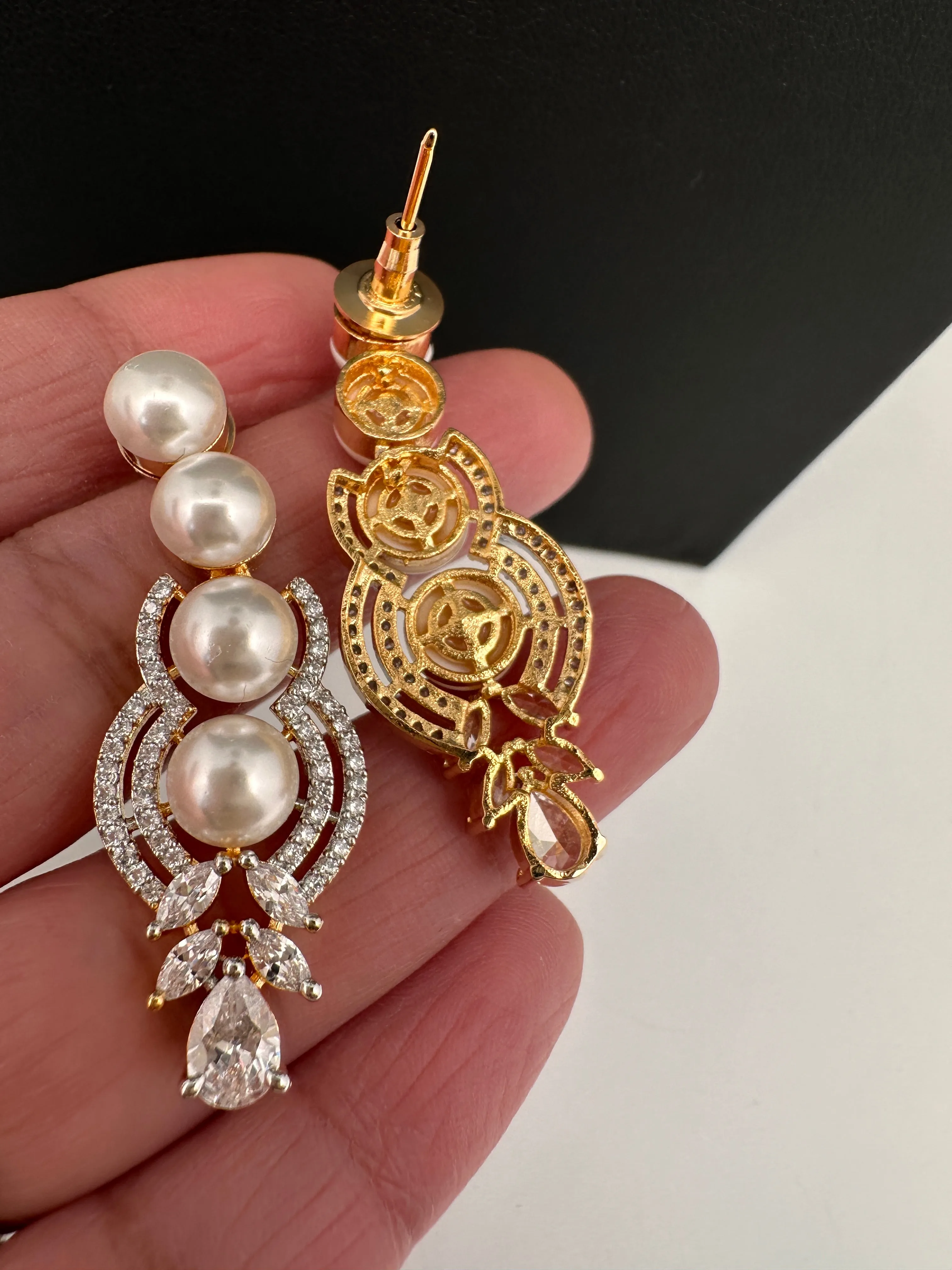Neckline Gold Shell Pearl Necklace