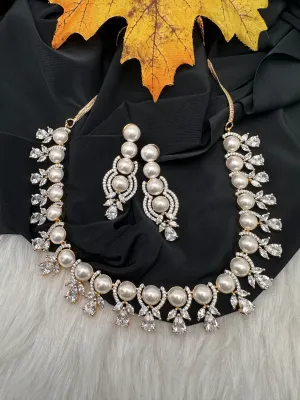 Neckline Gold Shell Pearl Necklace