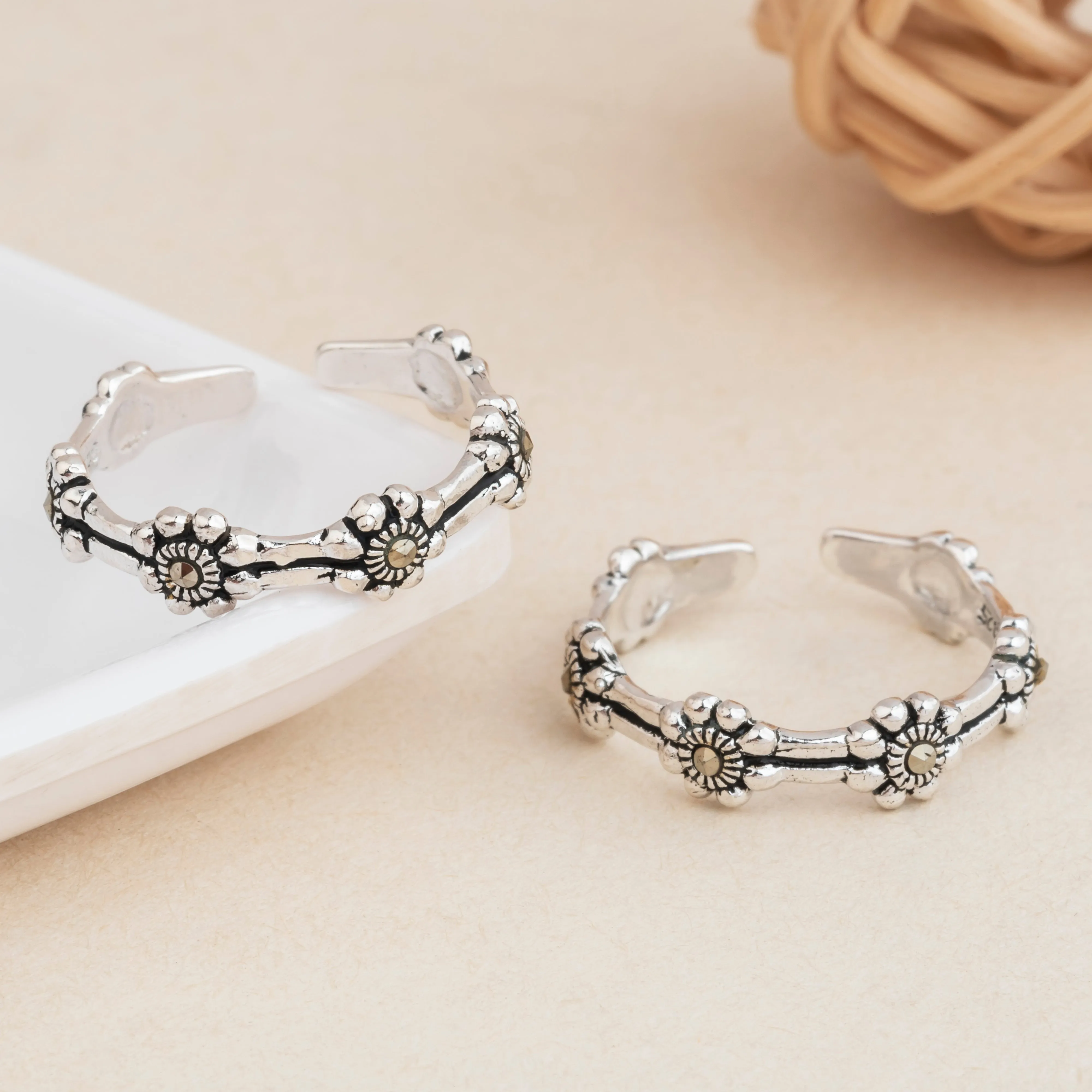 Silver Blossom Grace Toe Ring
