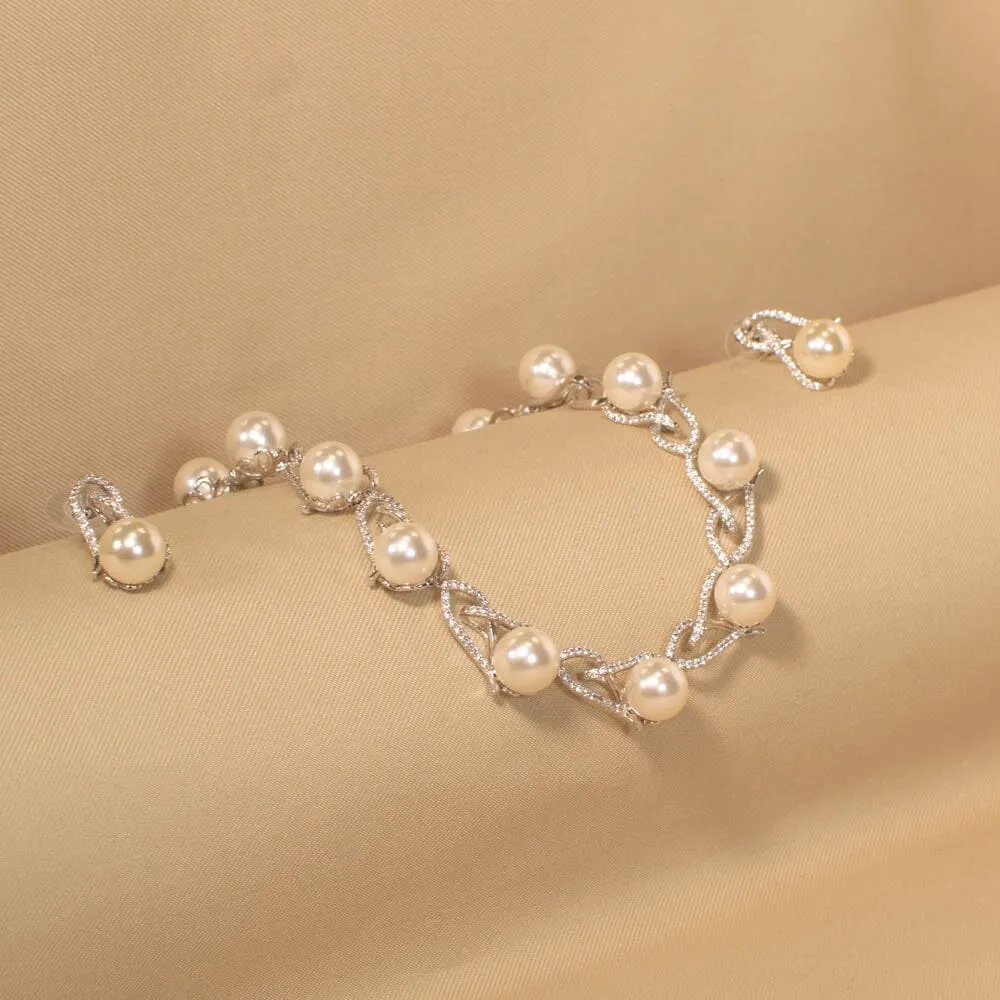 Swaraa Pearl Necklace Set